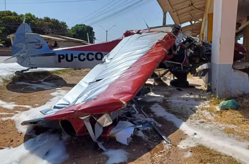  Avião de pequeno porte cai em Teresina e deixa dois feridos