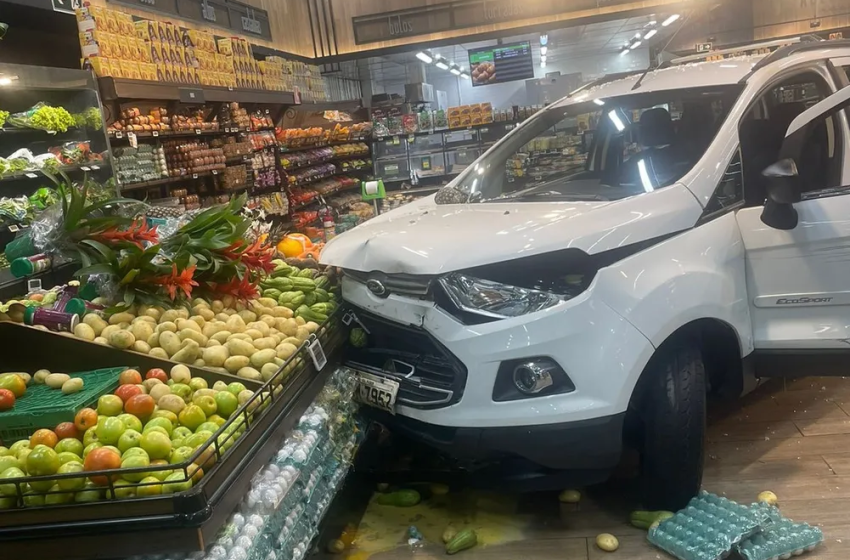  Homem se revolta e invade supermercado em Salvador; veja vídeo