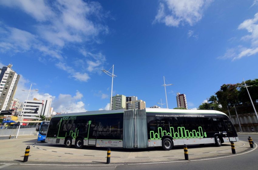  BRT Salvador testa primeiro ônibus com capacidade para mais de 150 passageiros