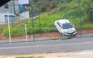  Motorista perde controle em ladeira e carro despenca em Cajazeiras VIII