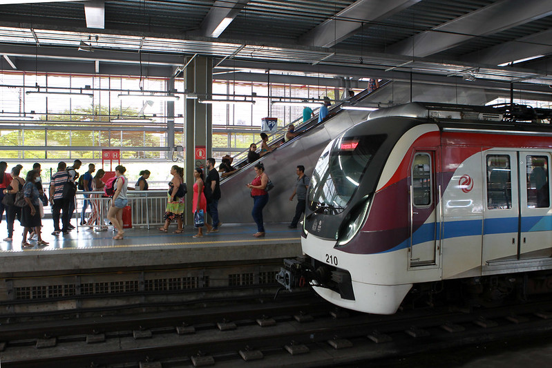  Briga em estação de metrô de Salvador termina em tiro 