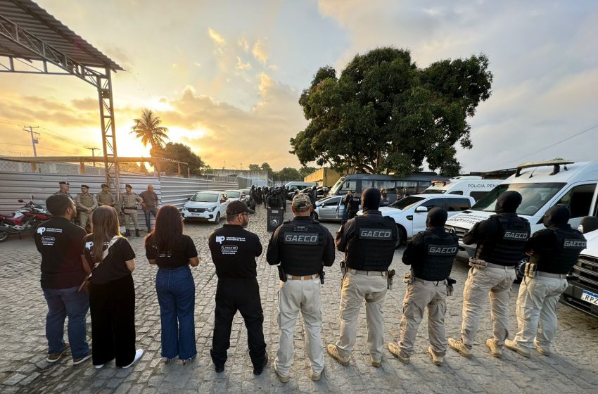  Segundo dia de operação policial no Conjunto Penal de Feira de Santana 