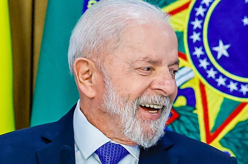  Lula cancela viagem à Rússia após acidente doméstico 