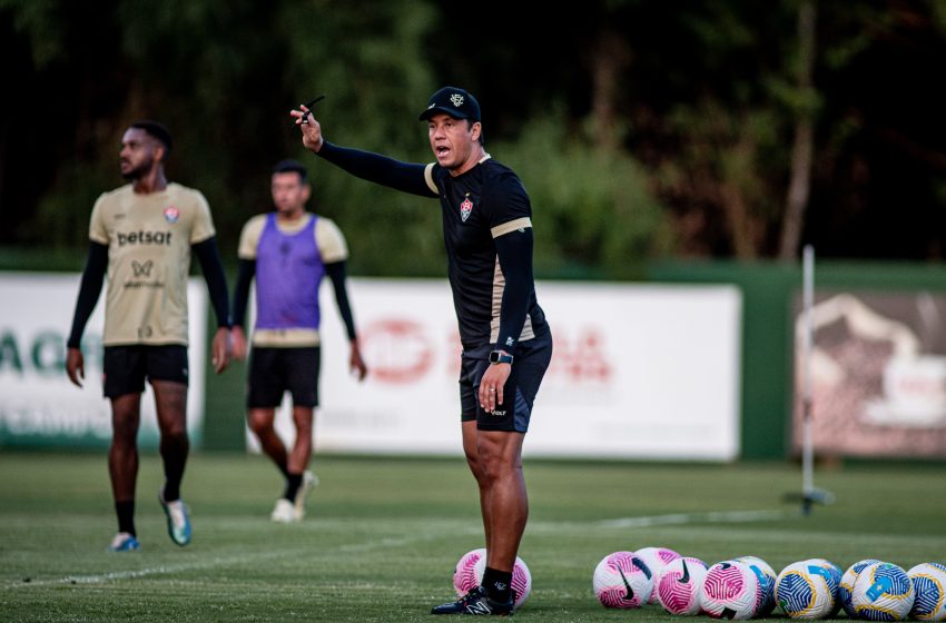  Vitória se reapresenta e abre semana de trabalhos visando duelo com o Corinthians