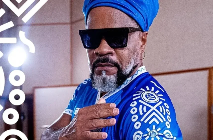  Em parceria com Carlinhos Brown, Bahia lança uniforme que celebra a cultura negra 