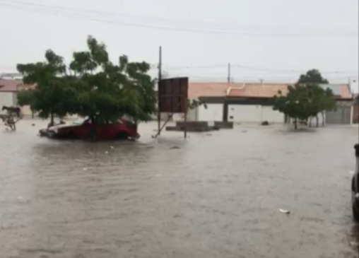  Temporal que atinge a Bahia causa estragos em Juazeiro