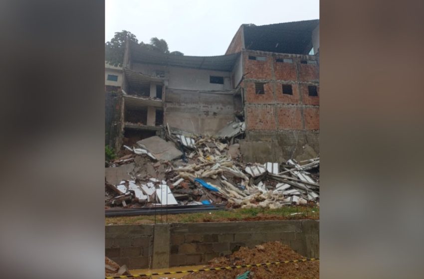  Prédio desaba em Alto de Coutos após forte chuva