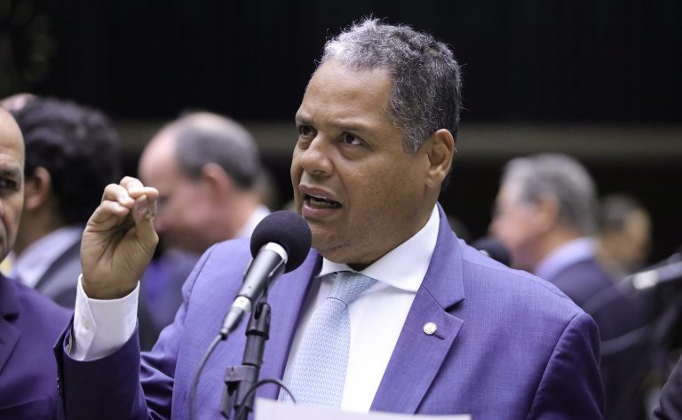  Deputado Antonio Brito retira candidatura à presidência da Câmara