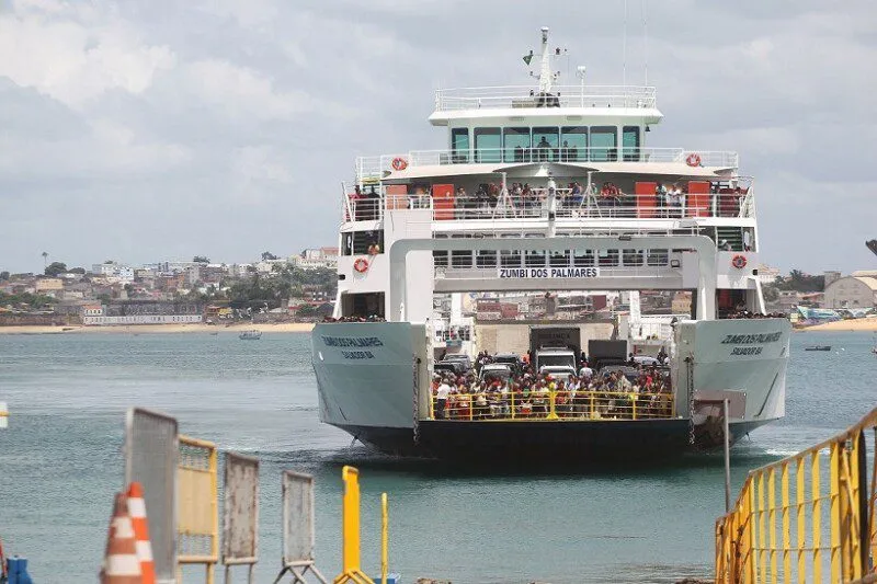  Salvador registra fila no ferry-boat às vésperas do Réveillon