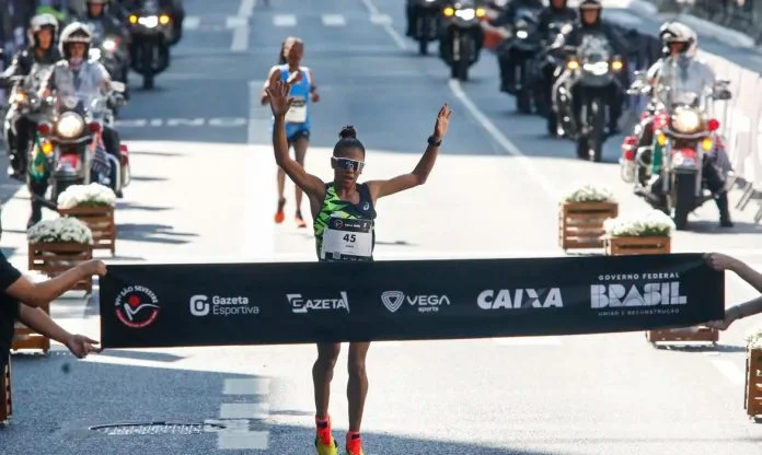  Núbia Oliveira, atleta baiana, conquista terceiro lugar na São Silvestre 2024