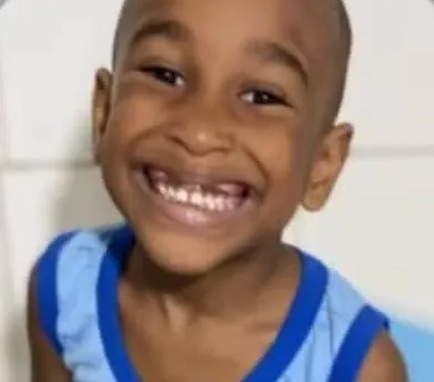  Criança de 5 anos morre após ser baleada dentro de casa em Lauro de Freitas