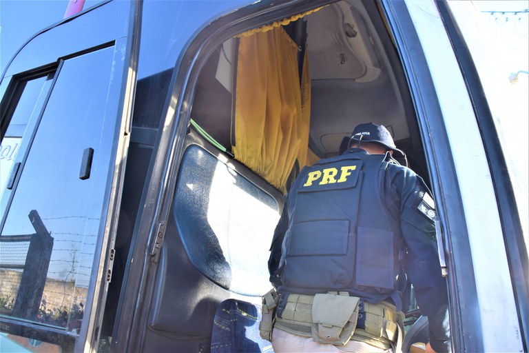  PRF prende passageiro de ônibus por abuso sexual a criança de 9 anos