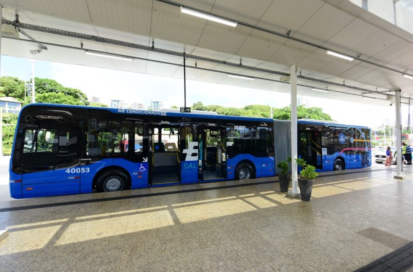  Ônibus articulados com capacidade para quase 150 passageiros entram em operação no BRT de Salvador