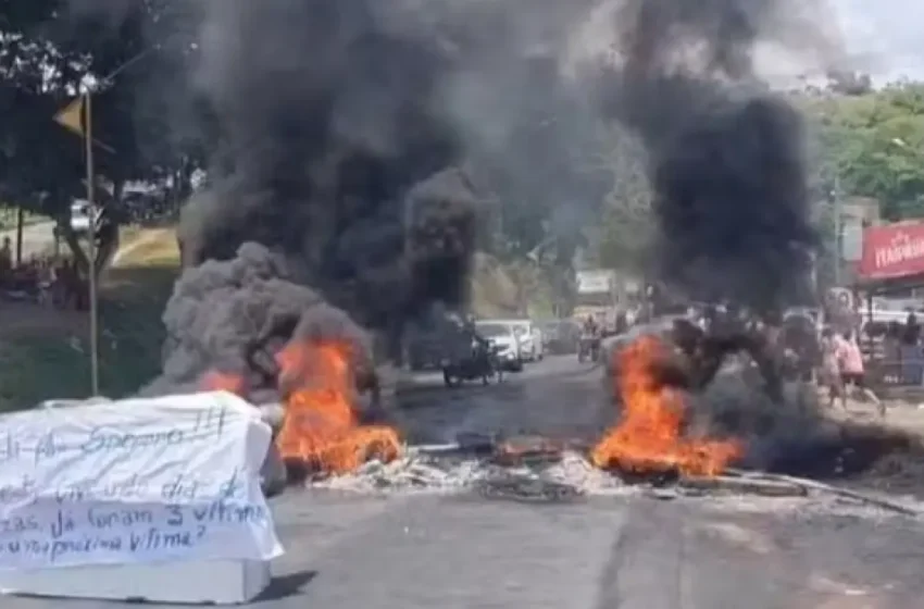  Moradores fecham rodovia em protesto no Sul da Bahia após três homicídios 