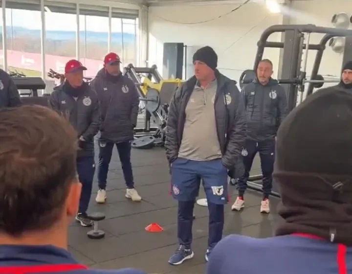  Elenco do Bahia presta homenagem a Bruno Queiroz