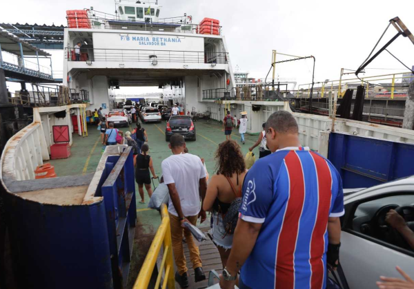  Fila do Ferry-boat em Itaparica ultrapassa as 3 horas de espera 