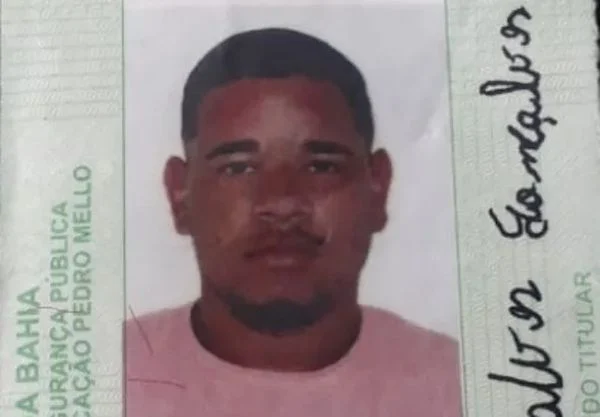  Jovem é morto após publicar foto com suposto gesto relacionado a facção criminosa em Feira de Santana