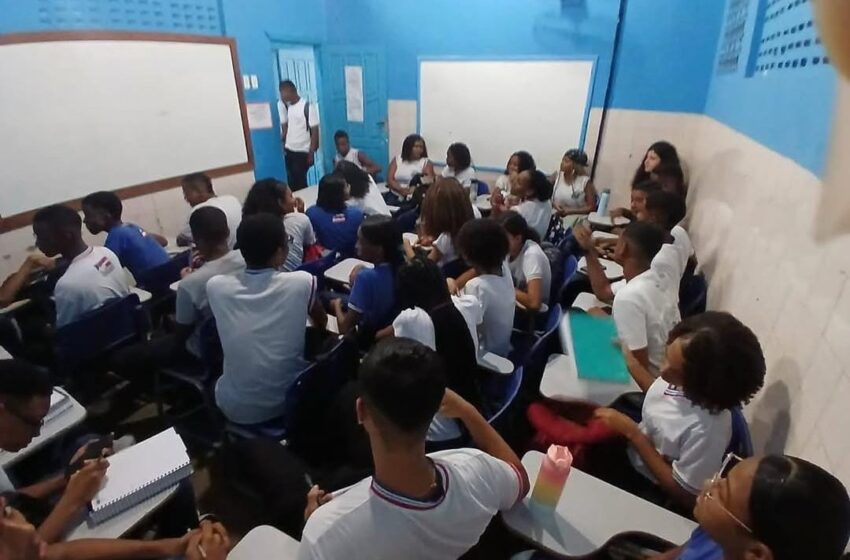  Superlotação em salas de aula preocupa pais na Escola Estadual Maria Bernadete, no Cabula