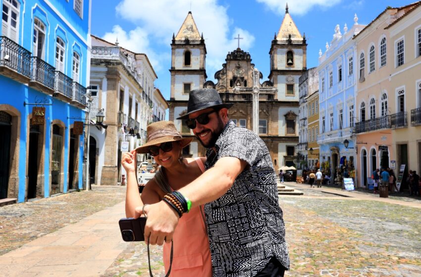  Carnaval da Bahia 2025: celebrando 40 anos de Axé Music, festa atrai novo recorde de turistas